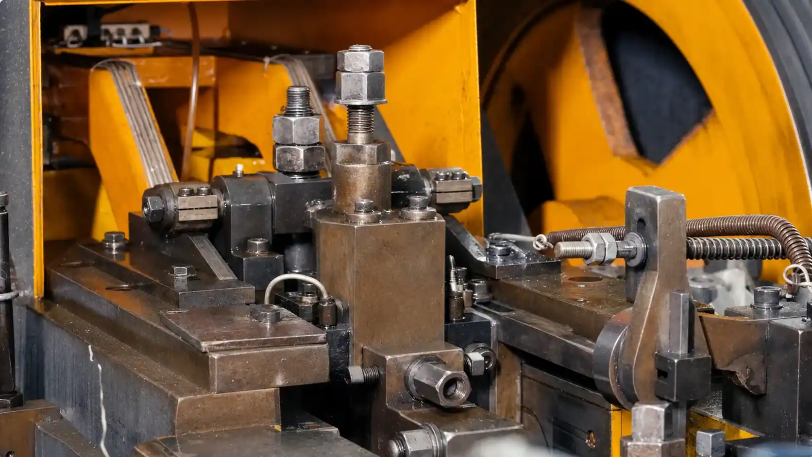 Dimensional inspection of long machine screws