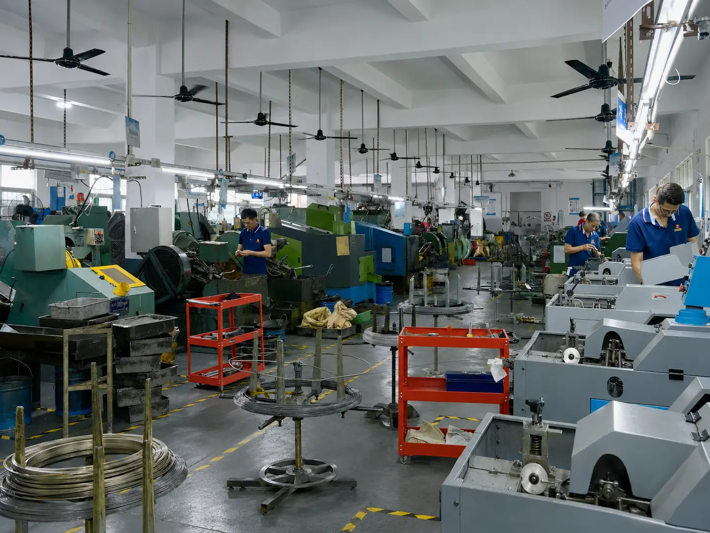 Shi Shi Tong production team in the Shenzhen manufacturing facility