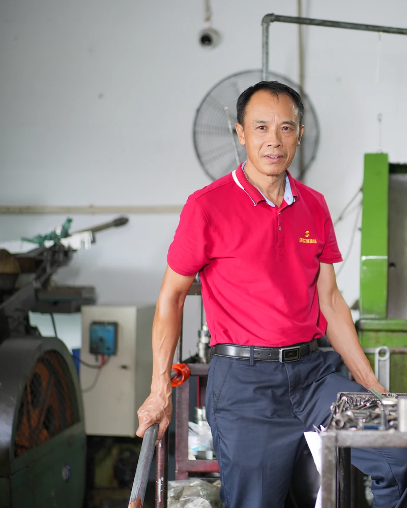 Cold heading and forming process for long screws