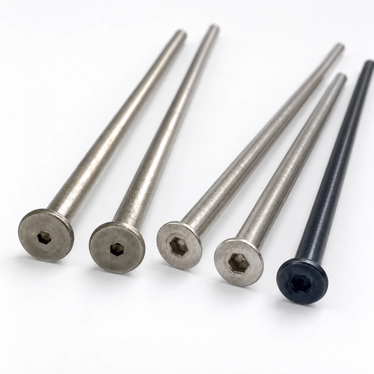 Flat head socket screw and matching countersink geometry